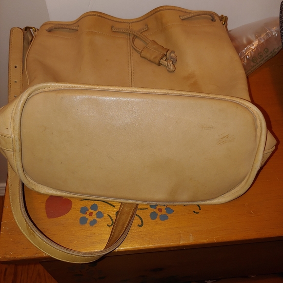 Coach vintage yellow/tan leather drawstring bucket bag 272-9933 - Picture 8 of 13